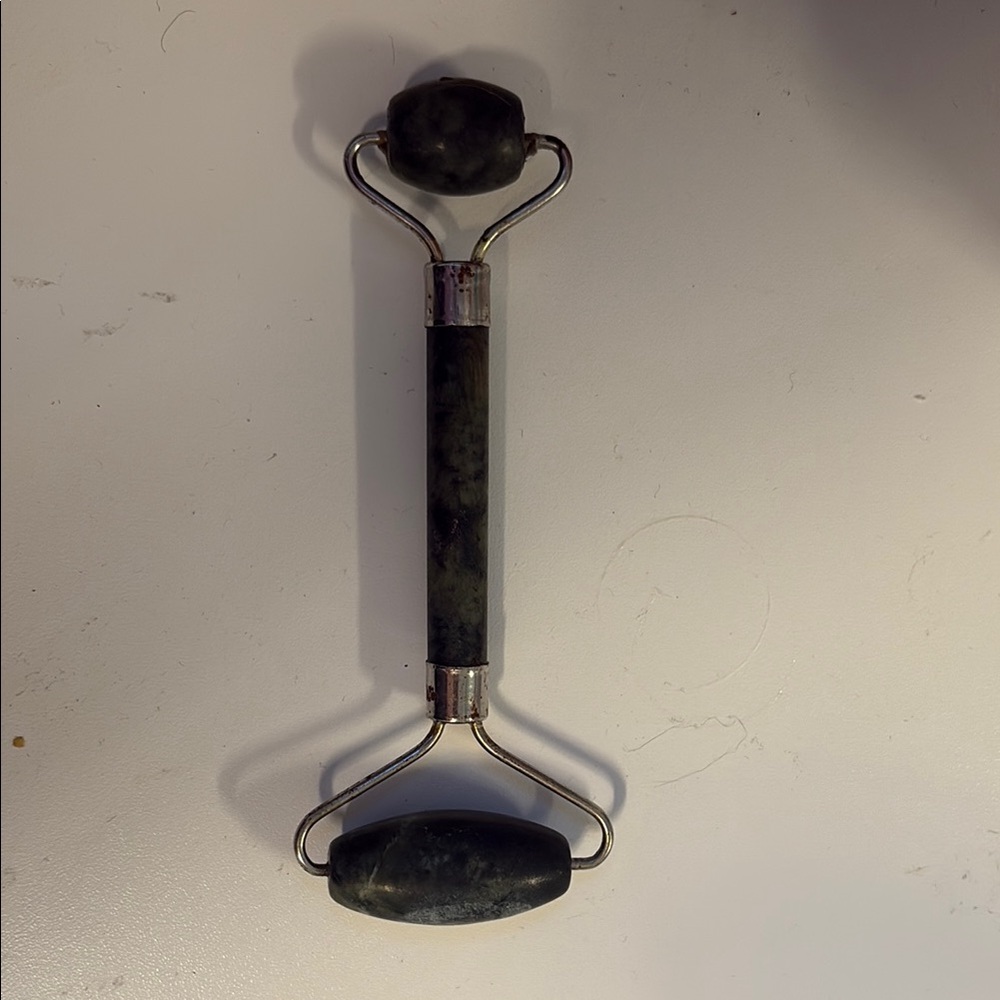 Dual-Ended Facial Roller - Black